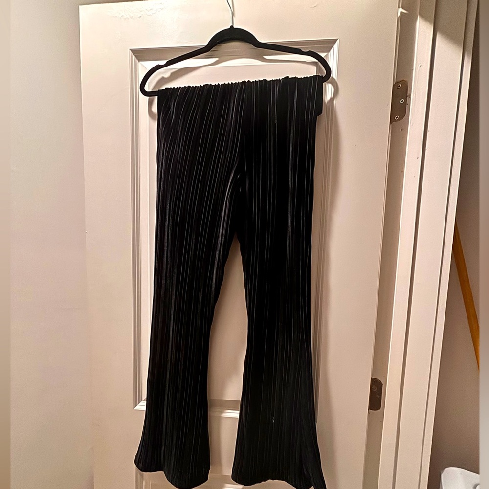 Medium Velvet Ribbed Black bell  bottomed pants.